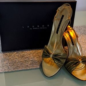 Laundry by Shelli Segal Sandals Gold/Moss Size 9